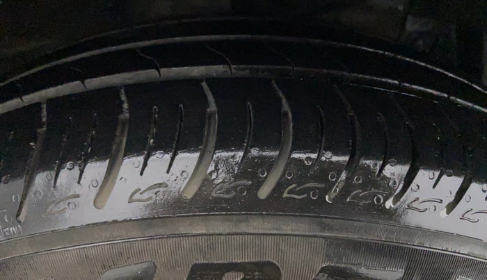 2016 Maruti Ciaz VDI+ SHVS, Diesel, Manual, 91,329 km, Right Front Tyre Tread