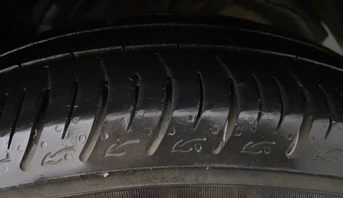 2016 Maruti Ciaz VDI+ SHVS, Diesel, Manual, 91,329 km, Left Rear Tyre Tread