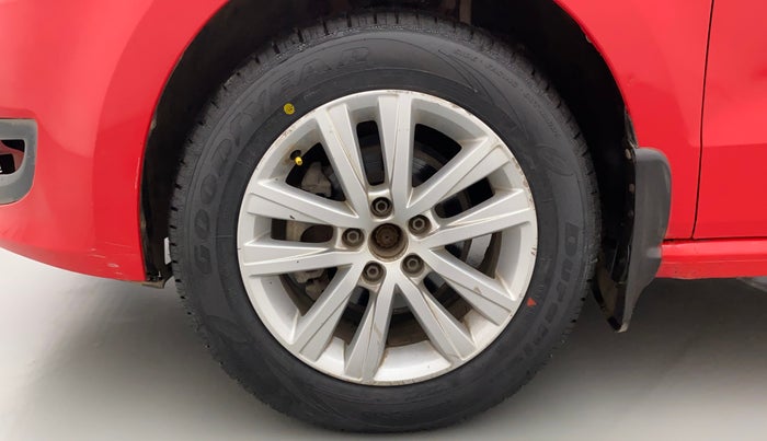 2013 Volkswagen Polo HIGHLINE1.2L, Petrol, Manual, 1,02,757 km, Left Front Wheel