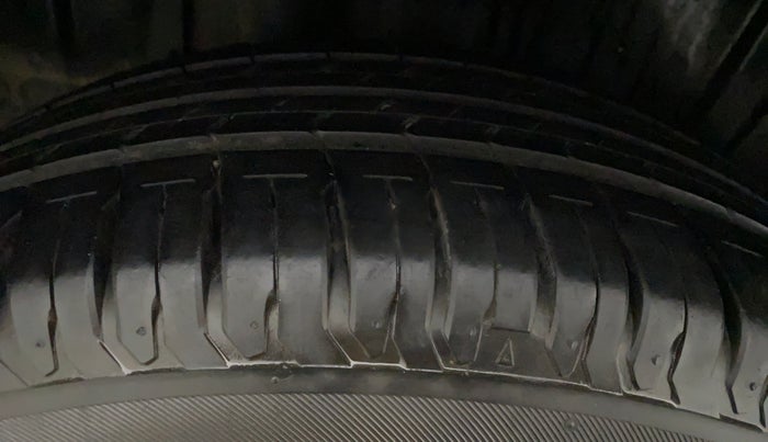2019 Maruti Ertiga ZXI+ SHVS, Petrol, Manual, 75,175 km, Right Front Tyre Tread