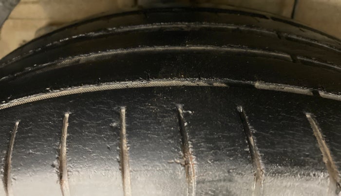2017 Hyundai Elite i20 ASTA 1.2 (O), Petrol, Manual, 37,666 km, Right Rear Tyre Tread