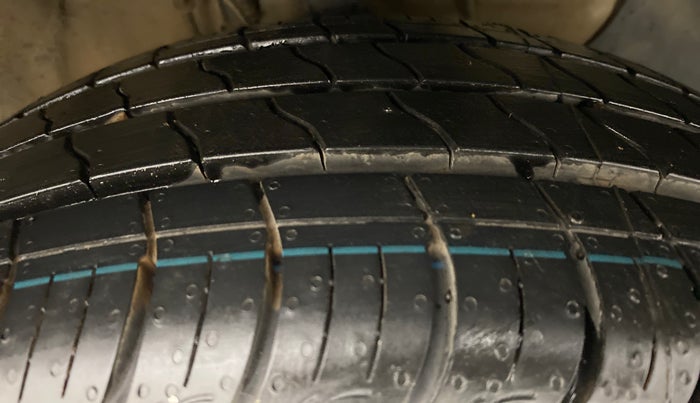 2017 Hyundai Elite i20 ASTA 1.2 (O), Petrol, Manual, 37,666 km, Right Front Tyre Tread