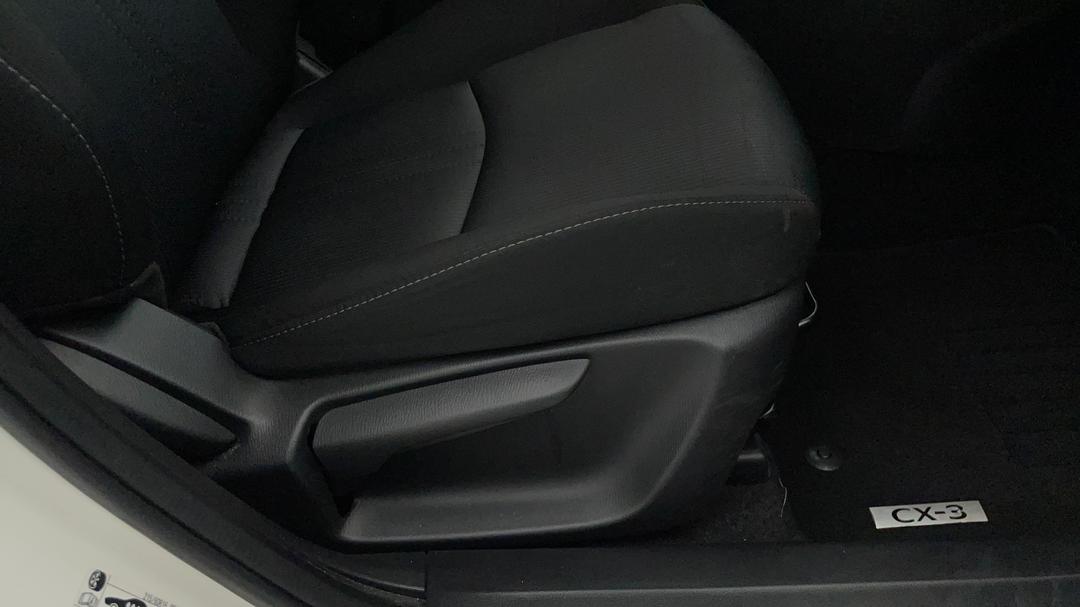 2022 Mazda CX-3 Maxx Sport (FWD), Automatic, 21671 km, Drivers Side Adjustment Panel