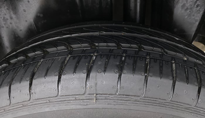 2021 Maruti Ciaz DELTA 1.5 SHVS VVT MT, Petrol, Manual, 3,462 km, Left Rear Tyre Tread