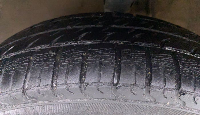 2018 Maruti Alto 800 LXI, Petrol, Manual, 97,535 km, Left Front Tyre Tread