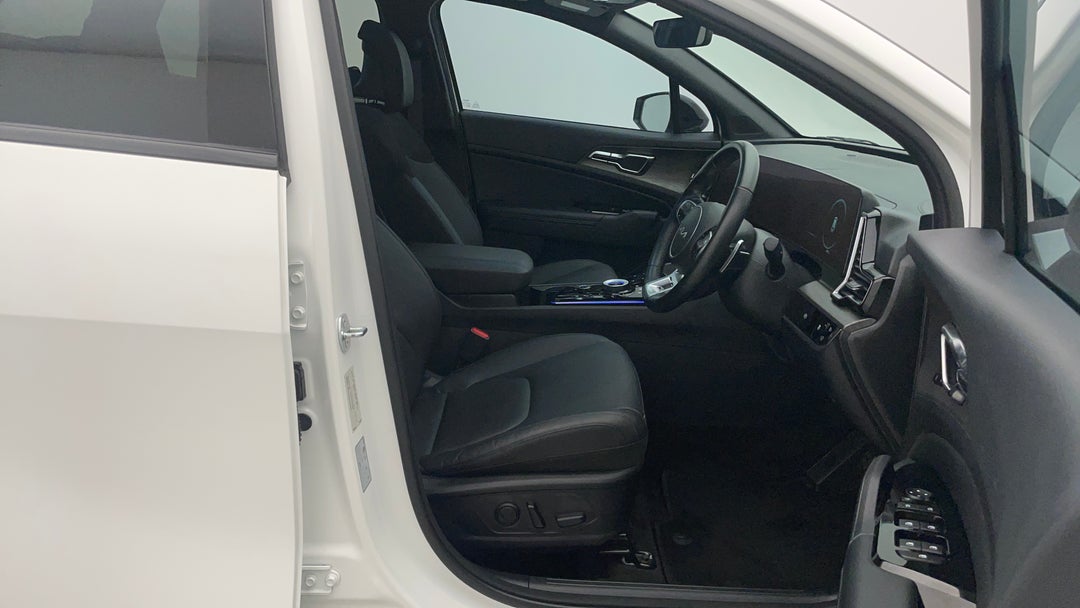 2024 Kia Sportage Gt-line (awd), Automatic, 28531 km, Right Side Front Door Cabin View