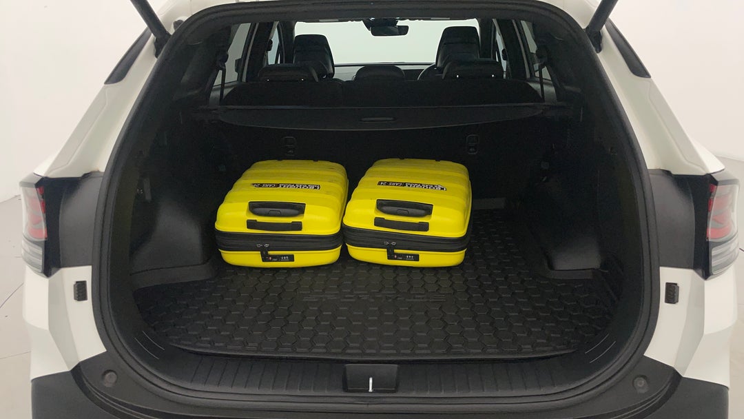 2024 Kia Sportage Gt-line (awd), Automatic, 28531 km, Boot Inside View with Luggage