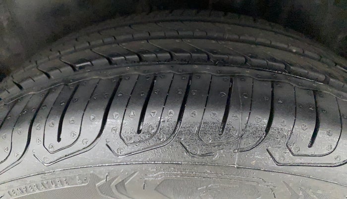 2019 Volkswagen Ameo COMFORTLINE 1.0L, Petrol, Manual, 64,222 km, Left Rear Tyre Tread