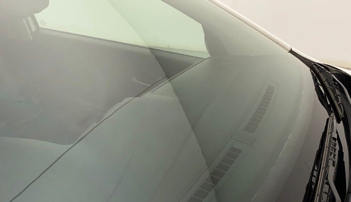 2019 Volkswagen Ameo COMFORTLINE 1.0L, Petrol, Manual, 64,222 km, Front windshield - Minor spot on windshield