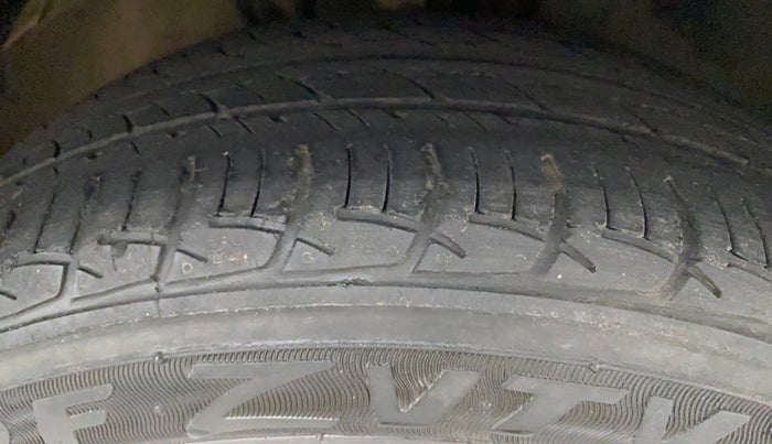 2019 Volkswagen Ameo COMFORTLINE 1.0L, Petrol, Manual, 64,222 km, Right Front Tyre Tread