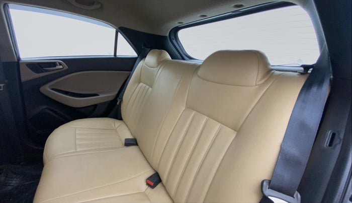 2017 Hyundai Elite i20 SPORTZ 1.4, Diesel, Manual, 47,295 km, Right Side Rear Door Cabin