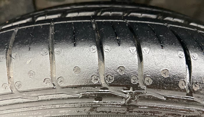 2017 Hyundai Elite i20 SPORTZ 1.4, Diesel, Manual, 47,295 km, Left Front Tyre Tread