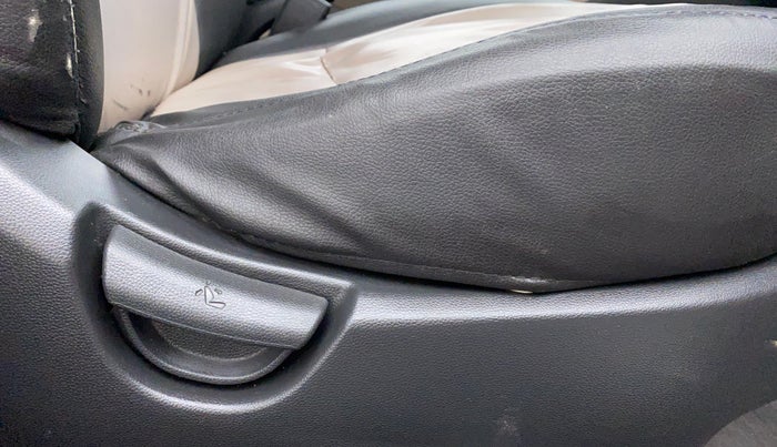 2018 Hyundai Grand i10 MAGNA 1.2 VTVT, Petrol, Manual, 82,589 km, Driver Side Adjustment Panel