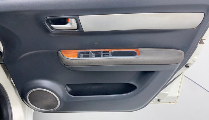 2011 Maruti Swift VDI, Diesel, Manual, 1,82,145 km, Driver Side Door Panel Controls