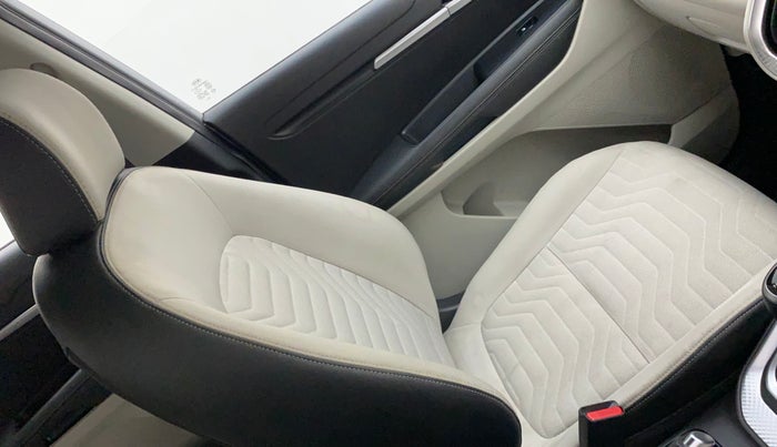 2020 KIA SONET HTX 1.5, Diesel, Manual, 27,126 km, Front left seat (passenger seat) - Cover slightly stained