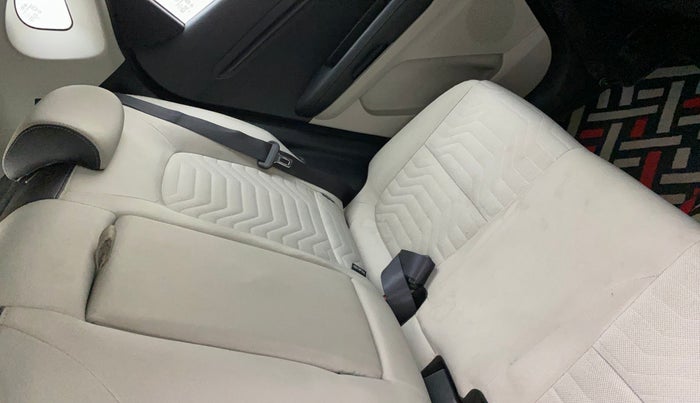 2020 KIA SONET HTX 1.5, Diesel, Manual, 27,126 km, Second-row left seat - Cover slightly stained