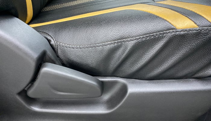 2017 Datsun Redi Go Gold 1.0, Petrol, Manual, 6,997 km, Driver Side Adjustment Panel
