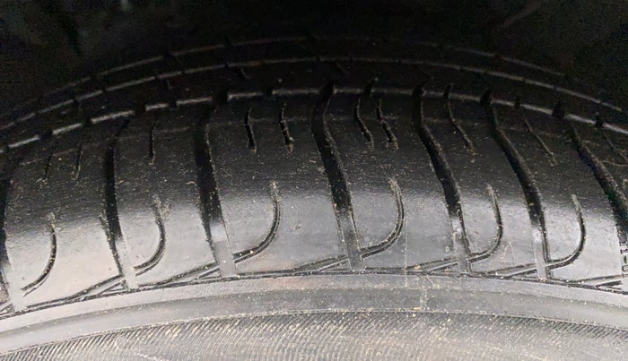 2018 Hyundai Creta SX AT 1.6 DIESEL, Diesel, Automatic, 27,134 km, Left Front Tyre Tread