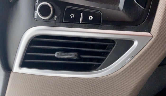 2018 Hyundai Creta SX AT 1.6 DIESEL, Diesel, Automatic, 27,134 km, AC Unit - Front vent has minor damage