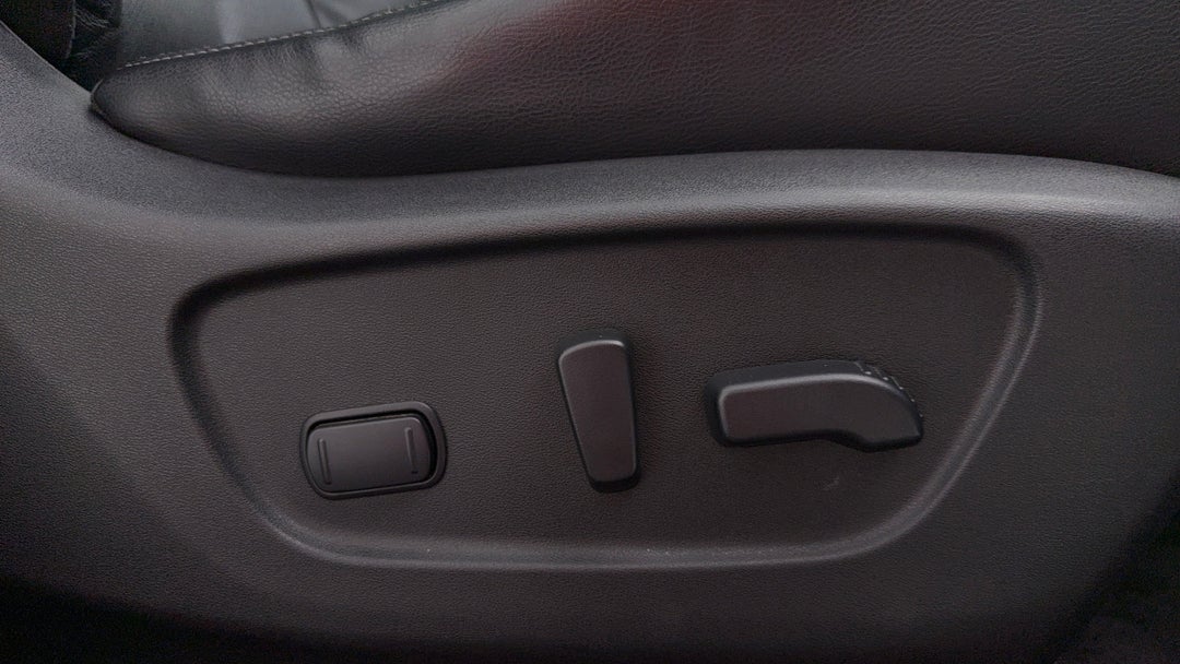 2017 Nissan X-trail Ti (4x4), Automatic, 69188 km, Drivers Side Adjustment Panel