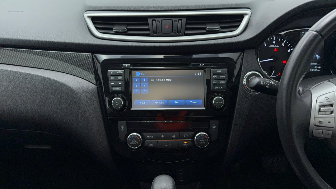 2017 Nissan X-trail Ti (4x4), Automatic, 69188 km, Center Console