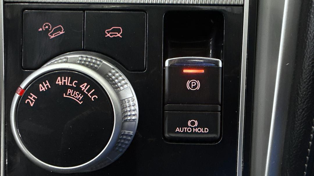 2022 Mitsubishi Pajero Sport Gls (4WD) 7 Seat, Automatic, 17746 km, Handbrake