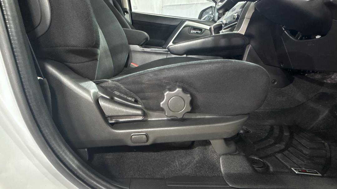 2022 Mitsubishi Pajero Sport Gls (4WD) 7 Seat, Automatic, 17746 km, Drivers Side Adjustment Panel