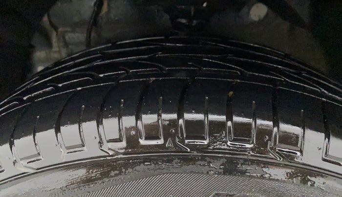 2022 Mahindra XUV300 W6 1.5 DIESEL, Diesel, Manual, 20,246 km, Left Front Tyre Tread