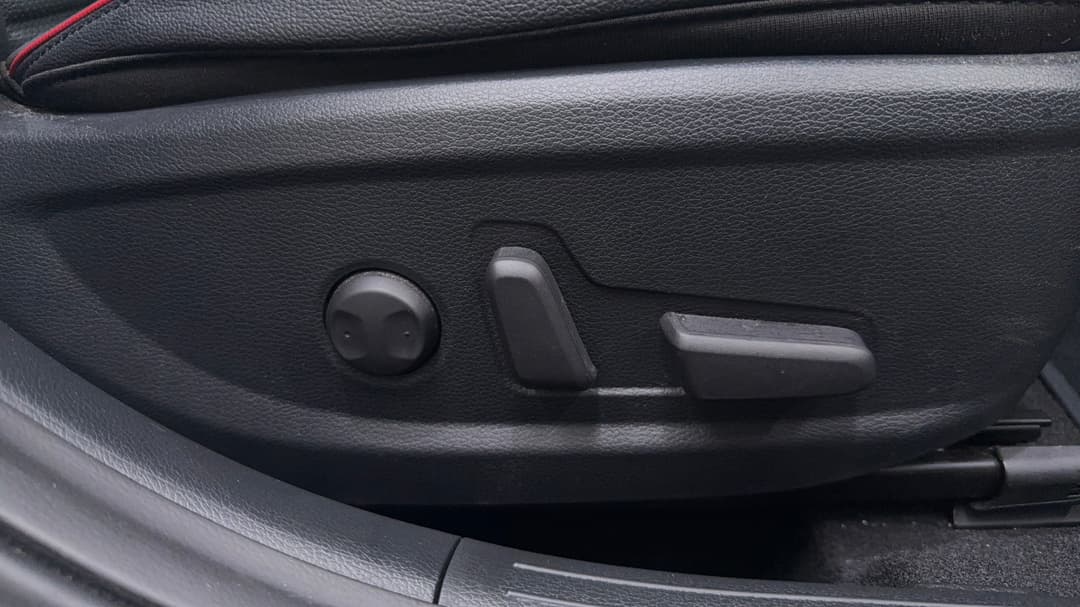 2023 Kia Cerato Gt, Automatic, 70514 km, Drivers Side Adjustment Panel