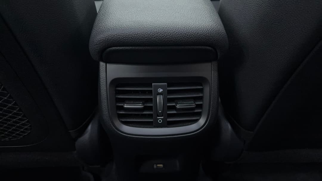2023 Kia Cerato Gt, Automatic, 70514 km, Rear A/C Vent
