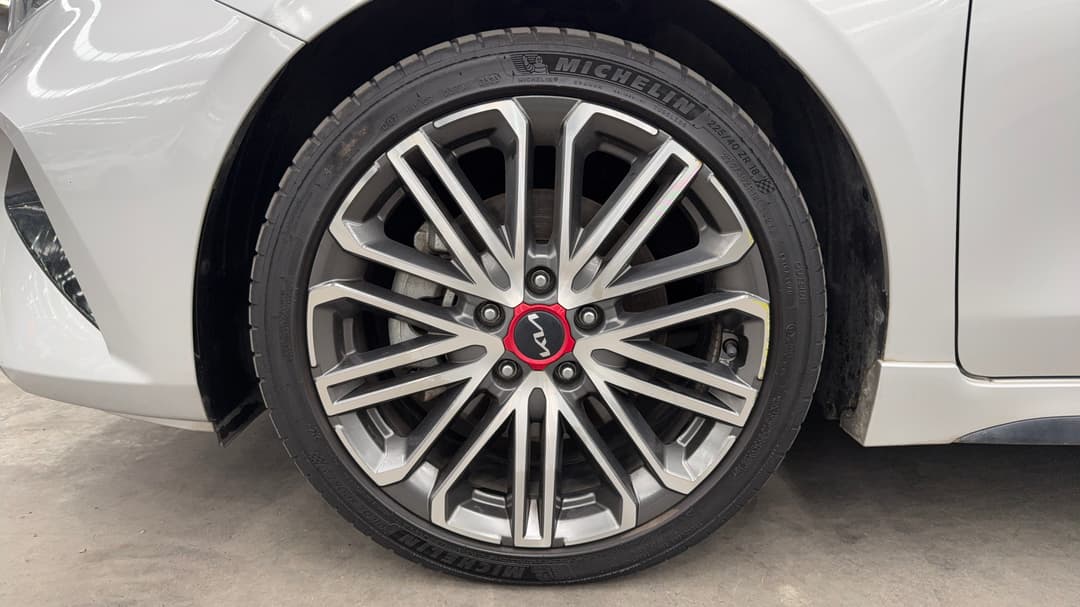 2023 Kia Cerato Gt, Automatic, 70514 km, Left Front Wheel