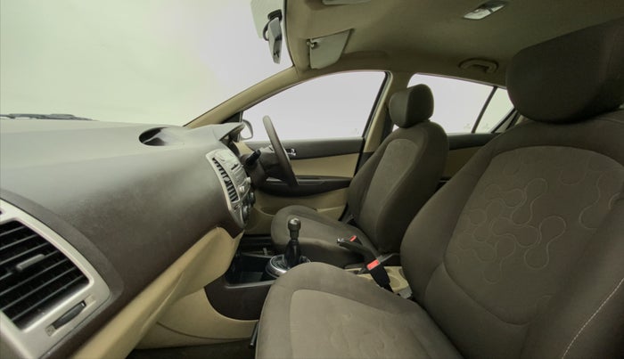 2011 Hyundai i20 MAGNA 1.2, Petrol, Manual, 53,952 km, Right Side Front Door Cabin
