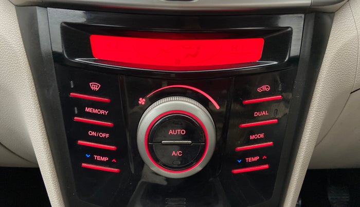 2020 Mahindra XUV300 W8 DIESEL MT, Diesel, Manual, 54,426 km, Automatic Climate Control