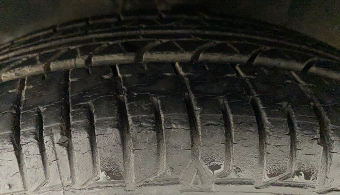 2011 Hyundai i10 SPORTZ 1.2, Petrol, Manual, 15,024 km, Left Front Tyre Tread