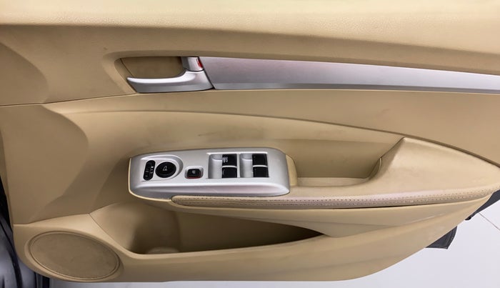 2010 Honda City V AT, Petrol, Automatic, 1,52,381 km, Driver Side Door Panels Control