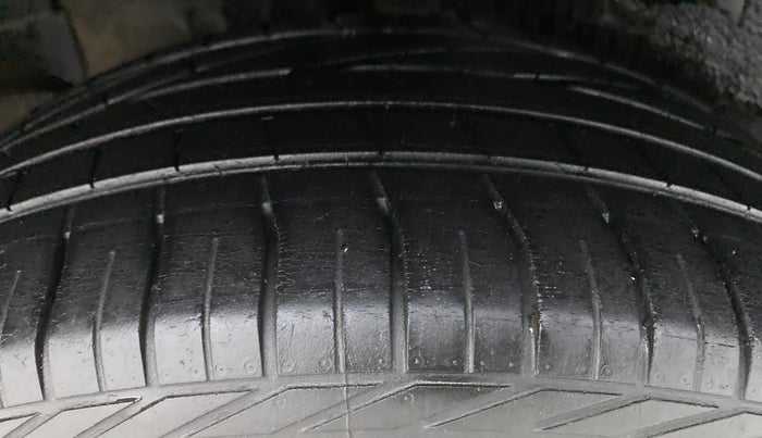 2018 Tata NEXON XMA 1.2, Petrol, Automatic, 46,603 km, Right Rear Tyre Tread