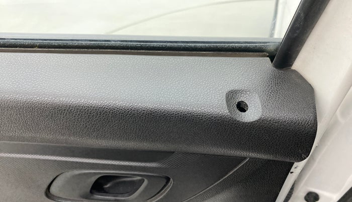 2021 Renault Kwid RXL 1.0, Petrol, Manual, 29,828 km, Lock system - Door lock knob has minor damage