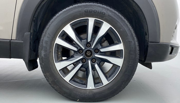 2019 Nissan Kicks XV PETROL, Petrol, Manual, 39,567 km, Right Front Wheel