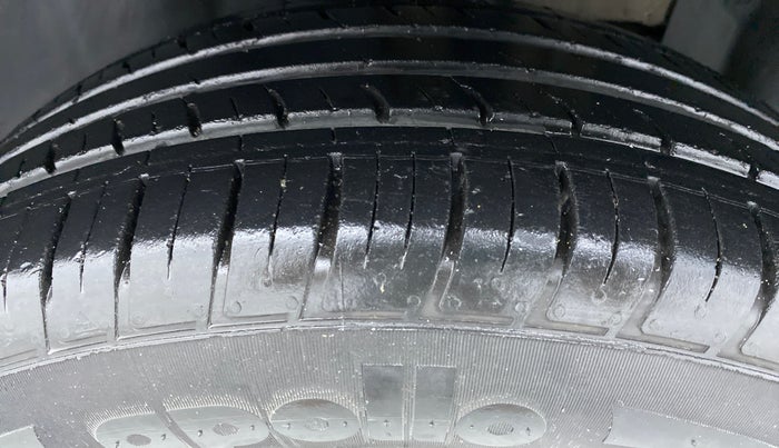 2019 Nissan Kicks XV PETROL, Petrol, Manual, 39,567 km, Left Rear Tyre Tread