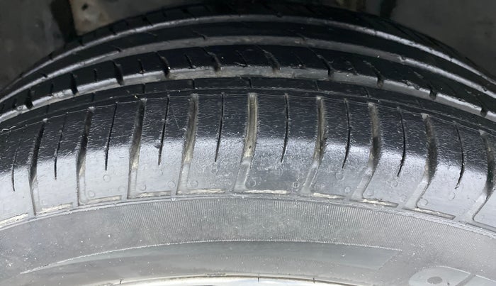 2019 Nissan Kicks XV PETROL, Petrol, Manual, 39,567 km, Left Front Tyre Tread