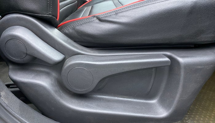2019 Nissan Kicks XV PETROL, Petrol, Manual, 39,567 km, Driver Side Adjustment Panel