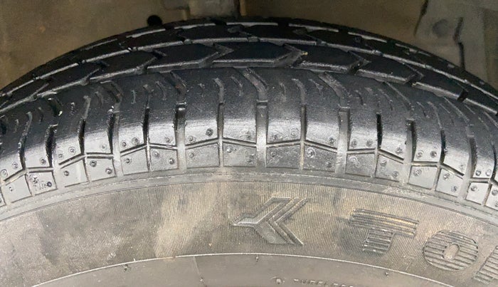 2014 Maruti Swift VXI D, Petrol, Manual, 51,936 km, Right Front Tyre Tread