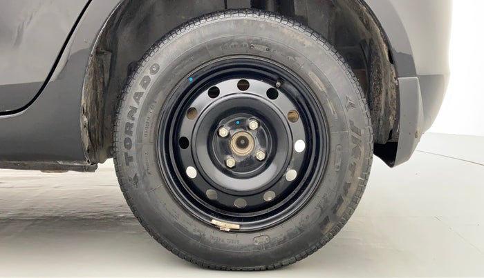 2014 Maruti Swift VXI D, Petrol, Manual, 51,936 km, Left Rear Wheel