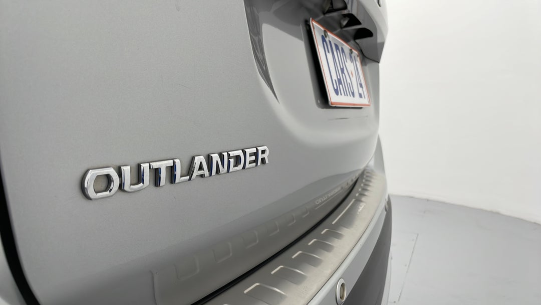 2018 Mitsubishi Outlander Ls 7 Seat (2wd), Automatic, 98394 km, Badge (Boot Left Side)