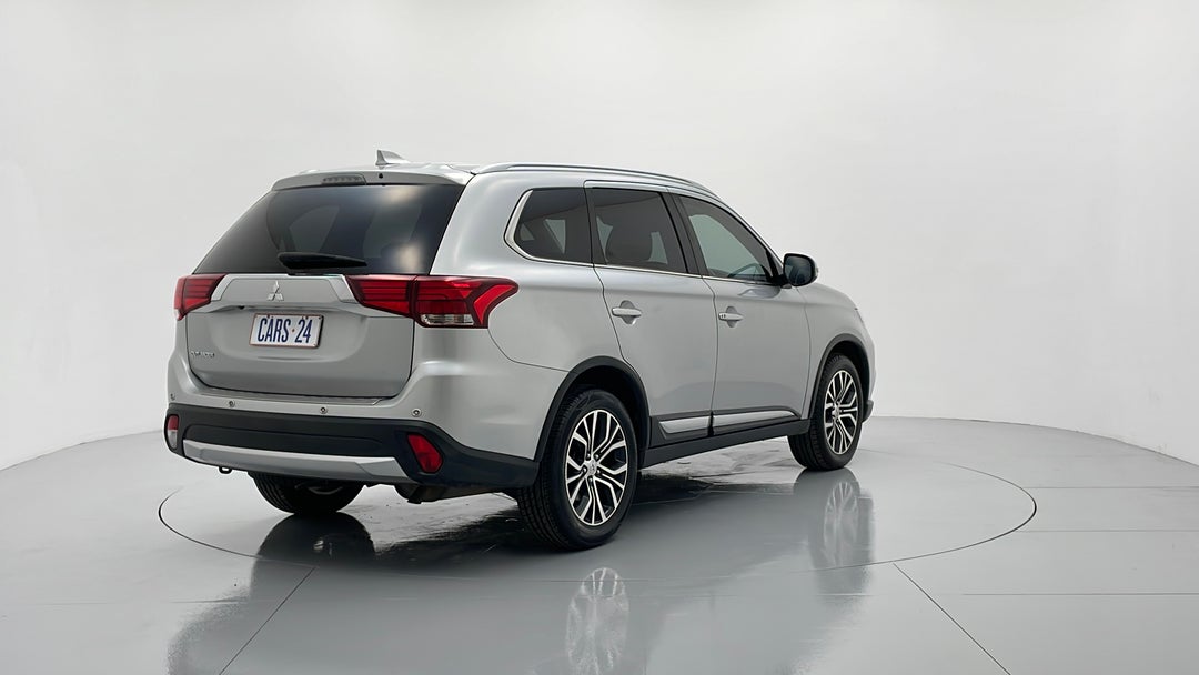2018 Mitsubishi Outlander Ls 7 Seat (2wd), Automatic, 98394 km, Right Back Diagonal (45- Degree) View