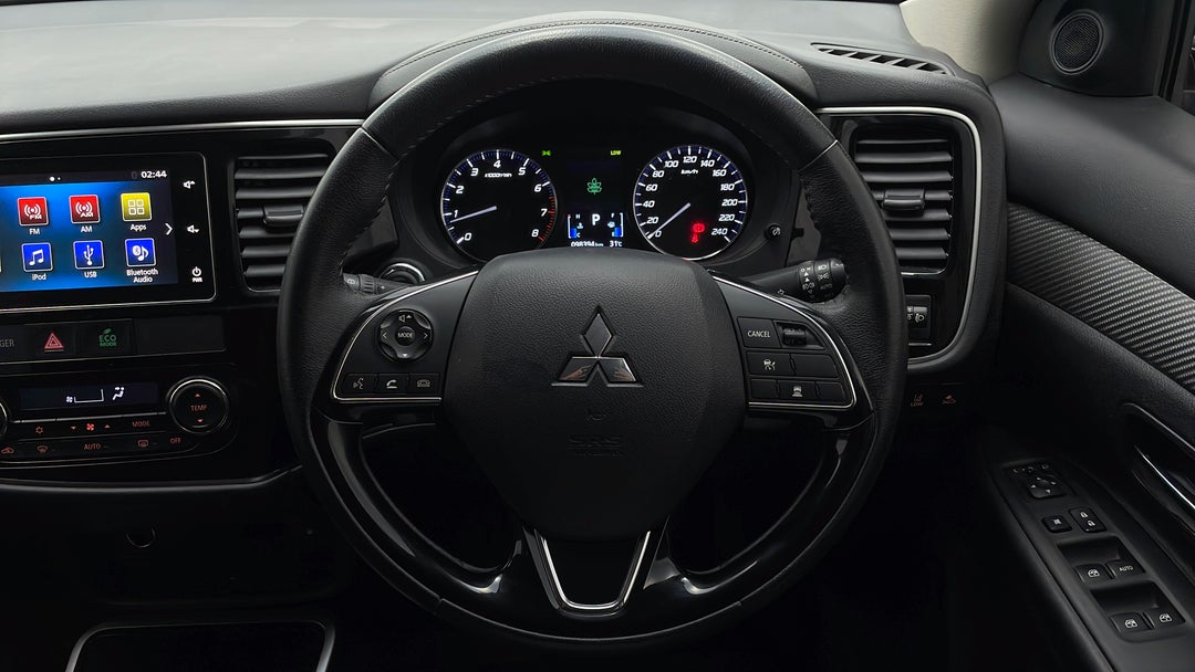 2018 Mitsubishi Outlander Ls 7 Seat (2wd), Automatic, 98394 km, Steering Wheel Close-up