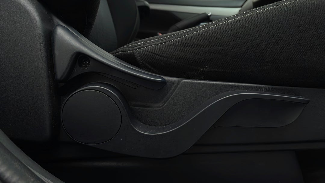 2018 Mitsubishi Outlander Ls 7 Seat (2wd), Automatic, 98394 km, Drivers Side Adjustment Panel