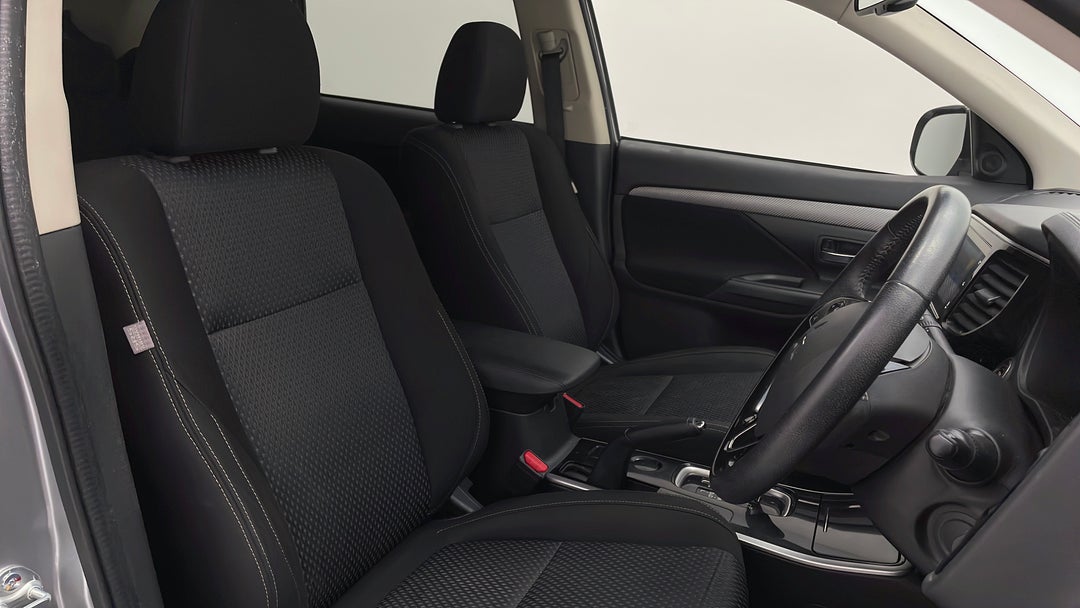 2018 Mitsubishi Outlander Ls 7 Seat (2wd), Automatic, 98394 km, Right Side Front Door Cabin View