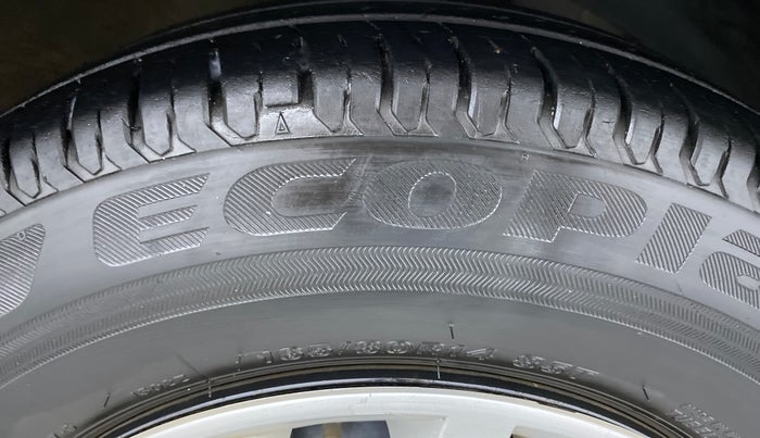 2018 Maruti Dzire VXI AMT, Petrol, Automatic, 17,657 km, Right Front Tyre Tread