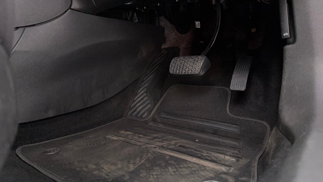 2017 Holden Astra R, Automatic, 92038 km, Pedals and Footmat